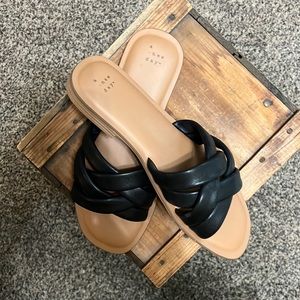 Black sandles